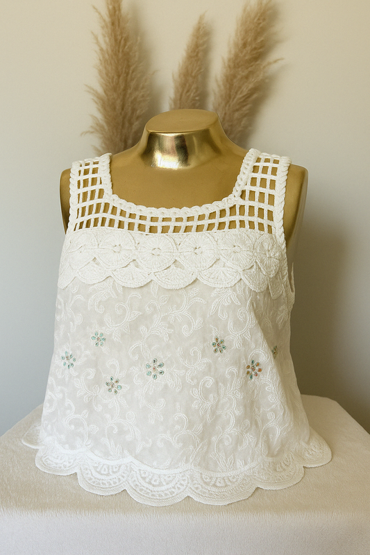 Blusa Feminina com Acabamento Rendado
