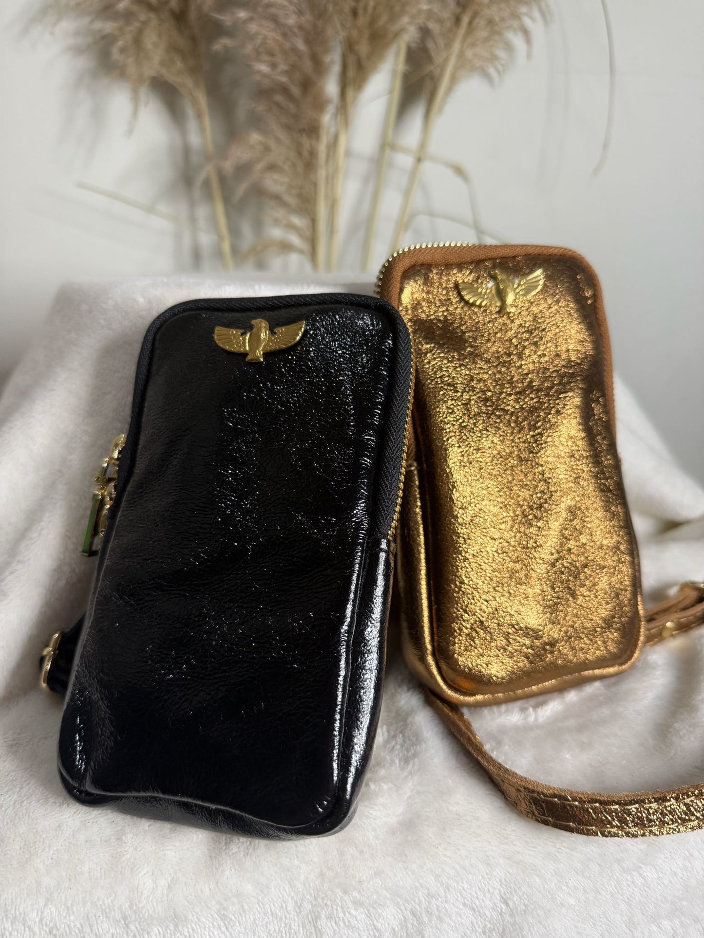 Mini Bolsa Tiracolo com Alça Removível – Preto Verniz ou Dourado Metalizado